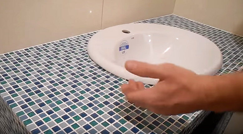 Как сделать столешницу в ванной под раковину